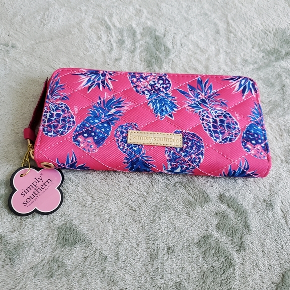 Simply Southern Handbags - SIMPLY SOUTHERN NWT Women's Pink / Pineapples Quilted Wallet